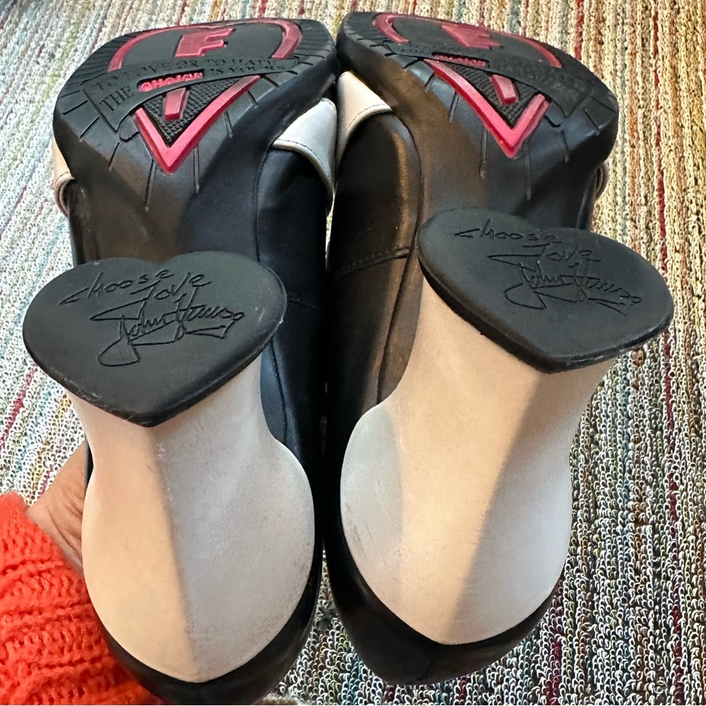 SOLD!! Fluevog VINTAGE EXCELLENT Choice Hi Vanny black/white heart heels❤️ 7 - Picture 15 of 16
